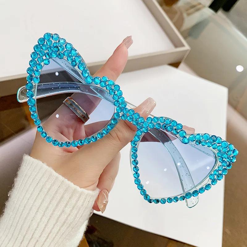Women Luxury Diamond Frame Sunglasses Heart Shape Sunglasses Large Anti Uv400 Sun Glasses for Ladies 2025 Party Eyewear
Women Luxury Diamond Frame Sunglasses Heart Shape Sunglasses Large Anti Uv400 Sun Glasses for Ladies 2025 Party Eyewear