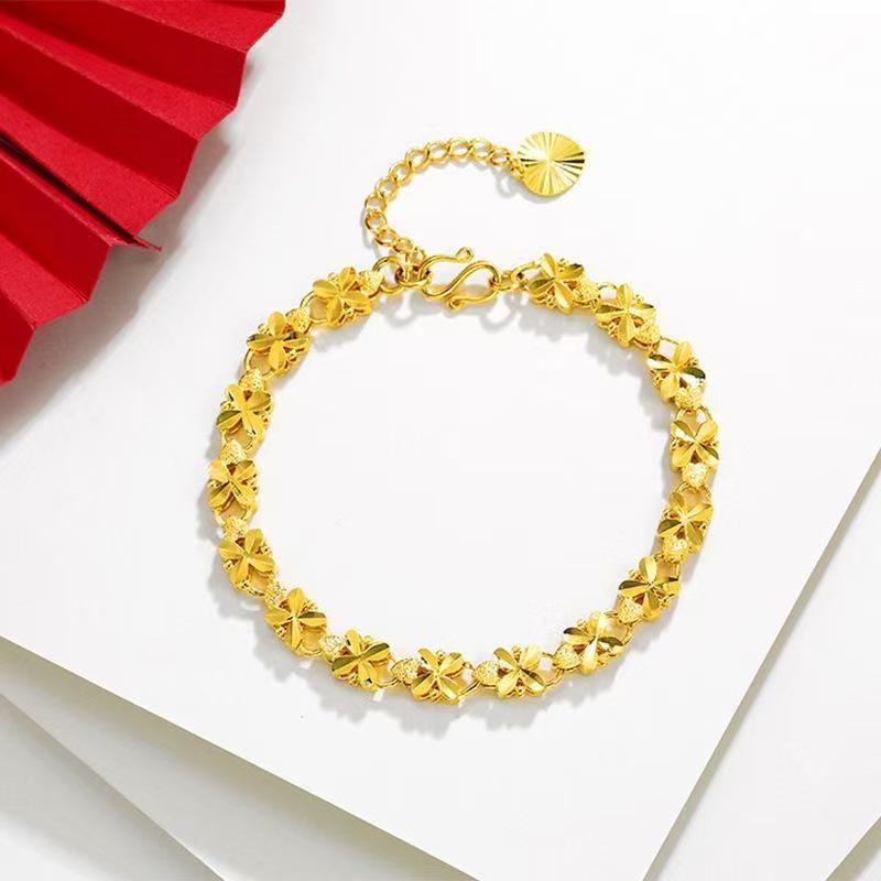 Gold Heart Four-Leaf Bracelet for Women: Elegant, Exquisite, High-End Feel.
Gold Heart Four-Leaf Bracelet for Women: Elegant, Exquisite, High-End Feel.