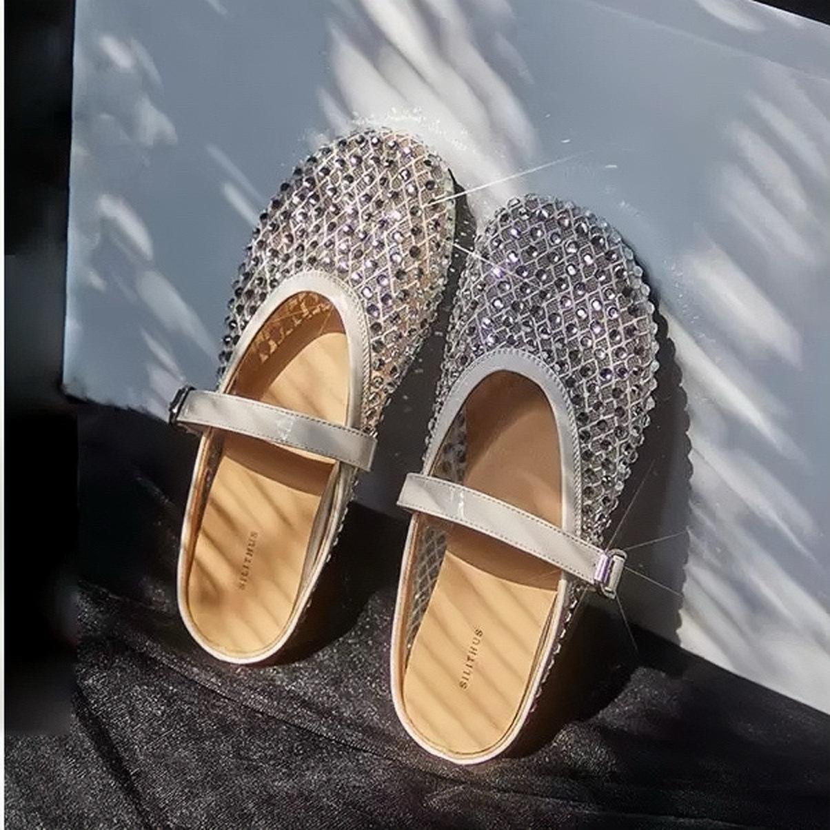 hand-woven Galaxy rhinestone slippers, female baotou half-towed summer outer wear, mesh breathable fairy thick-bottomed cool slippers 35
hand-woven Galaxy rhinestone slippers, female baotou half-towed summer outer wear, mesh breathable fairy thick-bottomed cool slippers 35