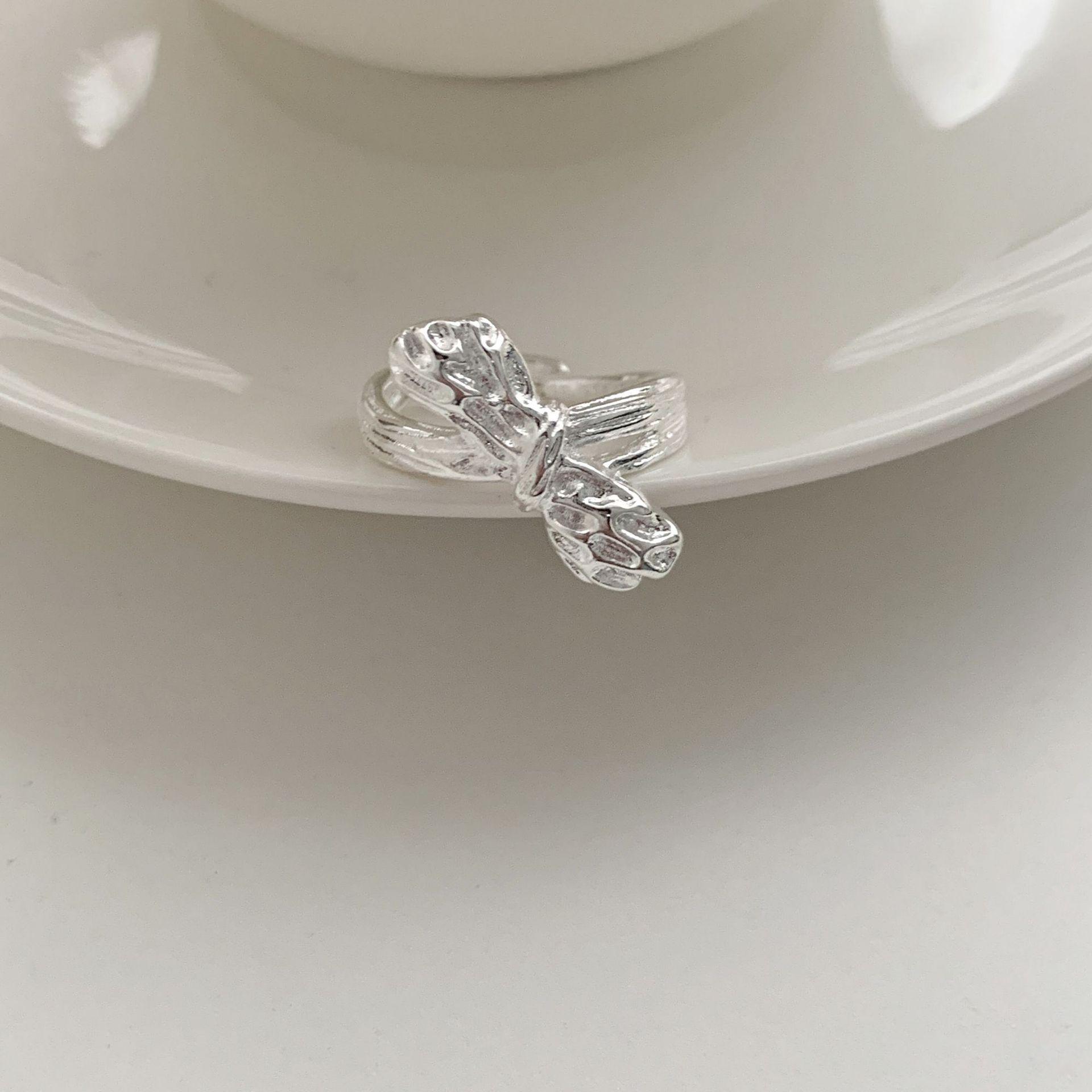 Кольцо-бант с высокой текстурой: Модный дизайн с открытыми пальцами, универсальный штабелируемый аксессуар для указательного пальца для женщин Adjustable
Кольцо-бант с высокой текстурой: Модный дизайн с открытыми пальцами, универсальный штабелируемый аксессуар для указательного пальца для женщин Adjustable