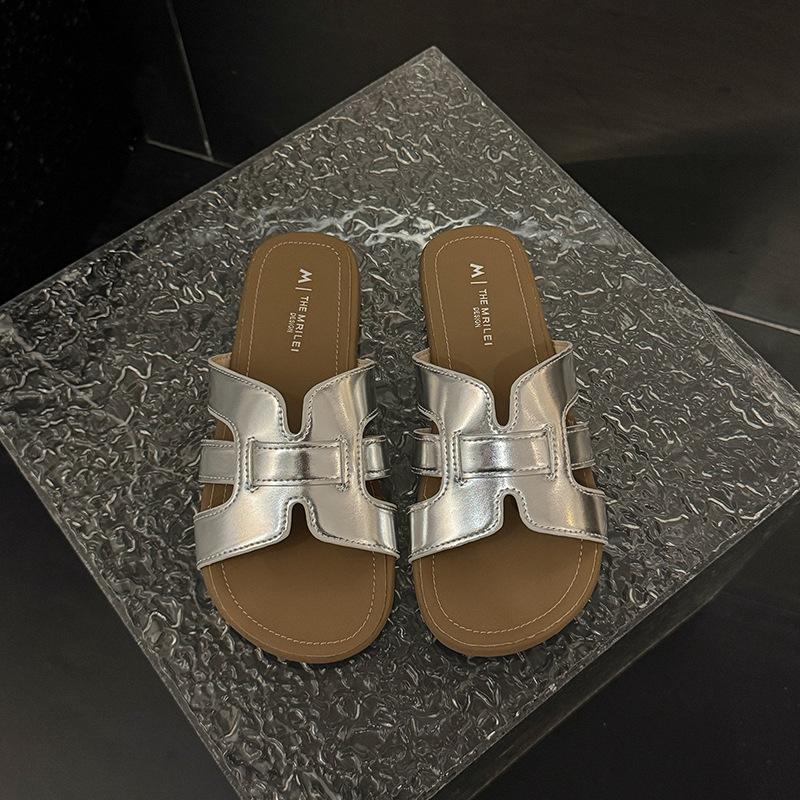 Niche retro silver cool slippers women s 2025 new H leather flat bottom one-word drag summer dress wear sandals half drag 35 бежевый
Niche retro silver cool slippers women s 2025 new H leather flat bottom one-word drag summer dress wear sandals half drag 35 бежевый
