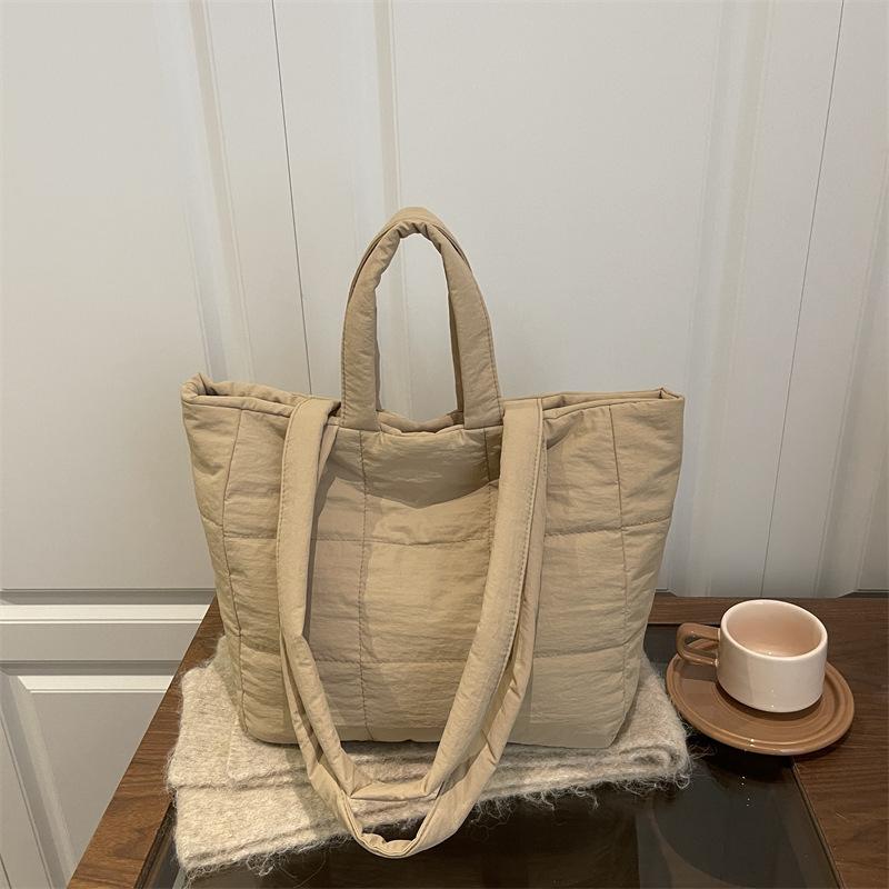 Large-capacity Nylon Cotton Coat Small-sized Commuter Embroidery Strap Crossbody Bag хакі
Large-capacity Nylon Cotton Coat Small-sized Commuter Embroidery Strap Crossbody Bag хакі