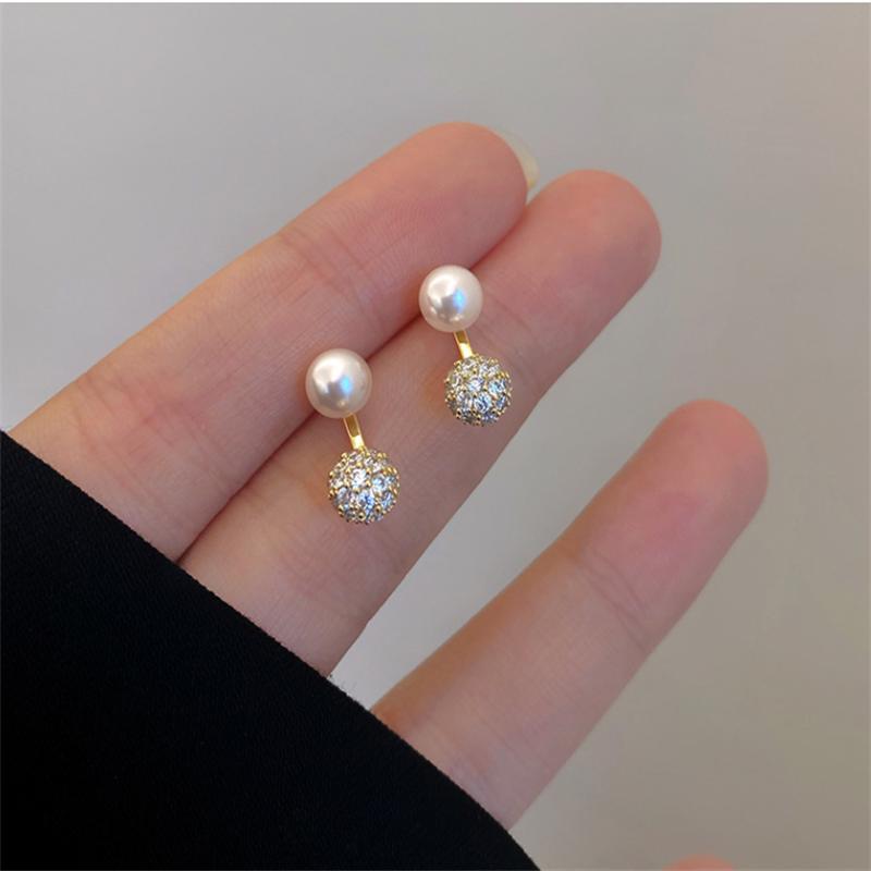 Модные серьги-гвоздики из жемчуга со стразами для женщин, новые модные серьги с кристаллами циркония, ювелирные изделия в подарок
Модные серьги-гвоздики из жемчуга со стразами для женщин, новые модные серьги с кристаллами циркония, ювелирные изделия в подарок