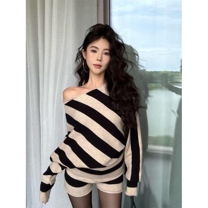 Retro Color Block One-Shoulder Sweater & Knit Shorts Two-Piece Set for Women One Size
Retro Color Block One-Shoulder Sweater & Knit Shorts Two-Piece Set for Women One Size