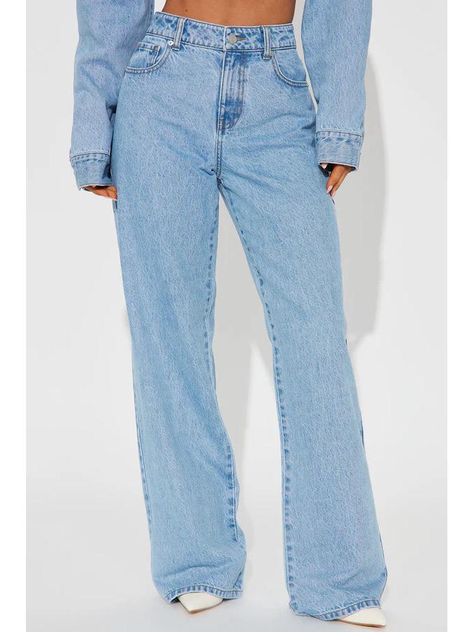 Джинсы с высокой посадкой, прямые, облегающие, с дизайном карманов в виде сердечек Large
Джинсы с высокой посадкой, прямые, облегающие, с дизайном карманов в виде сердечек Large