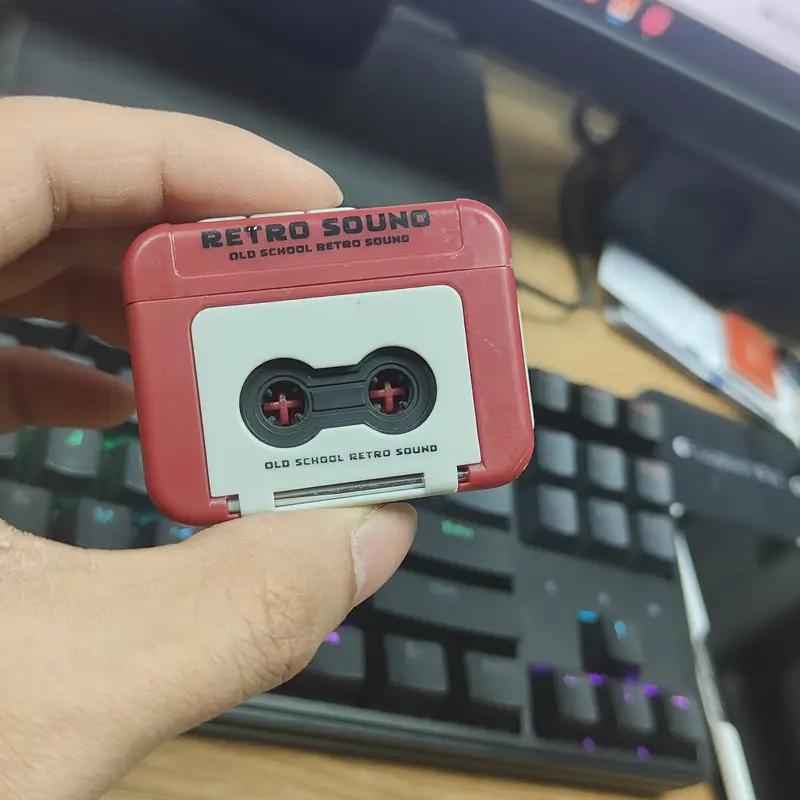 Vintage Mini Tape Recorder Couple Gift Keychain Recordable Mini Retro Cassette Recorder Classic Fun Red and Blue Couple Gifts червоний
Vintage Mini Tape Recorder Couple Gift Keychain Recordable Mini Retro Cassette Recorder Classic Fun Red and Blue Couple Gifts червоний