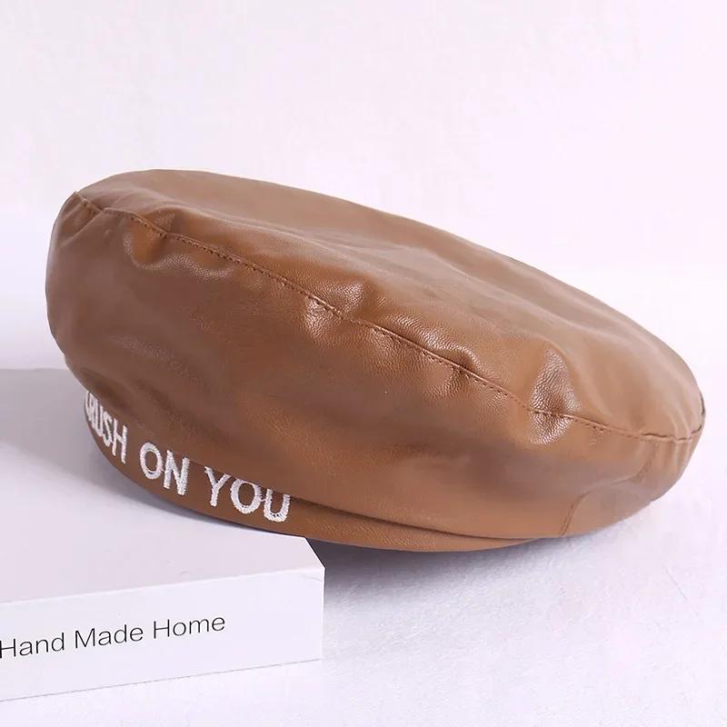 Жіночий берет зі штучної шкіри з принтом літер CRUSH ON YOU, модний однотонний ПУ капелюх на осінь-зиму коричневий
Жіночий берет зі штучної шкіри з принтом літер CRUSH ON YOU, модний однотонний ПУ капелюх на осінь-зиму коричневий