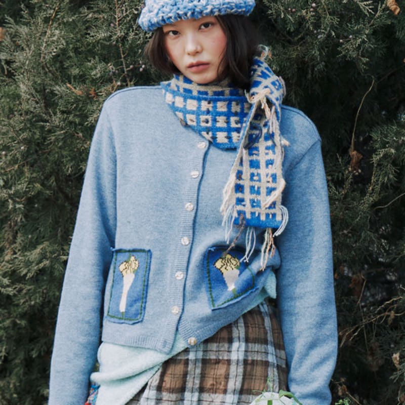 MISU A BARBE HEAVENLY MUFFLER BLUE CHECK ONE
MISU A BARBE HEAVENLY MUFFLER BLUE CHECK ONE