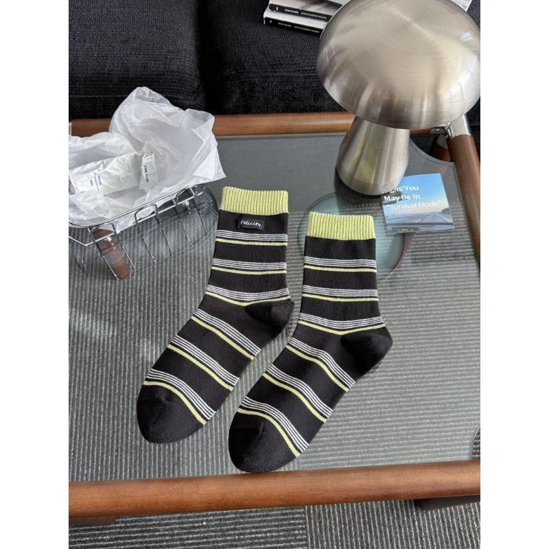 Personalized Contrasting Stripes Mid-Calf Socks for Women in Spring and Summer Trend Style with Tagged Letters and Layered Socks 1 pair чёрный
Personalized Contrasting Stripes Mid-Calf Socks for Women in Spring and Summer Trend Style with Tagged Letters and Layered Socks 1 pair чёрный