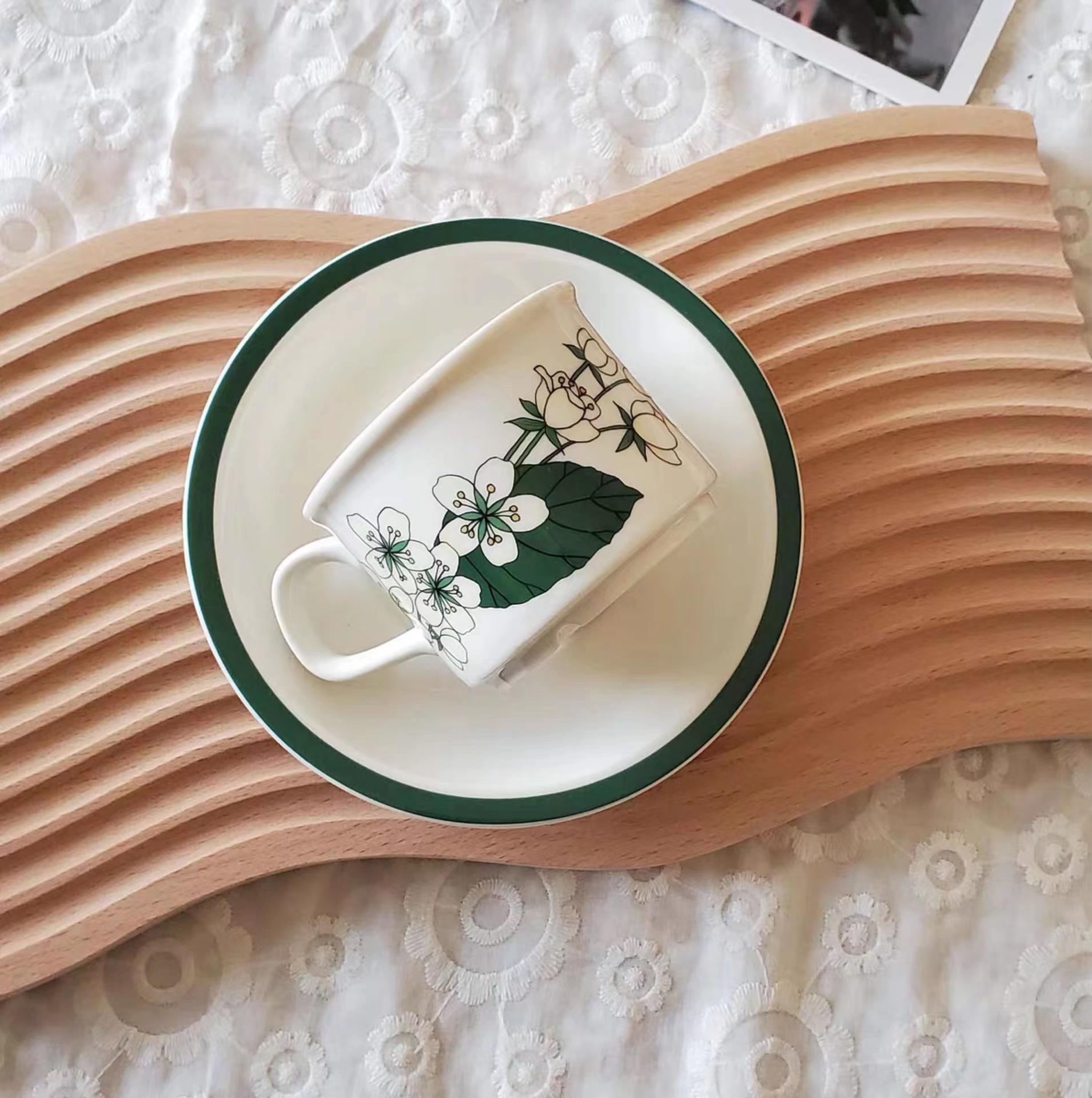 Finnish Medieval Ceramic Mug High Value Retro Coffee Cup Saucer Set Creative Afternoon Flower Tea Cups with Saucer 180ml
Finnish Medieval Ceramic Mug High Value Retro Coffee Cup Saucer Set Creative Afternoon Flower Tea Cups with Saucer 180ml