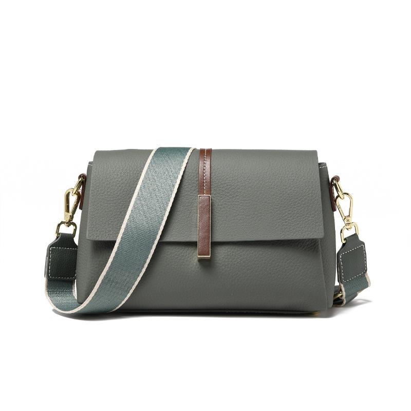 Новая универсальная кожаная сумка-мессенджер женская сумка большой вместимости модная из первого слоя коровьей кожи на плечо тренд
Новая универсальная кожаная сумка-мессенджер женская сумка большой вместимости модная из первого слоя коровьей кожи на плечо тренд