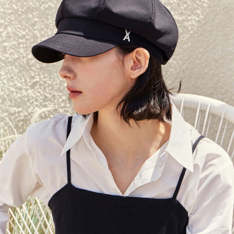 VARZAR VA Studded Newsboy Cap Black FREE
VARZAR VA Studded Newsboy Cap Black FREE