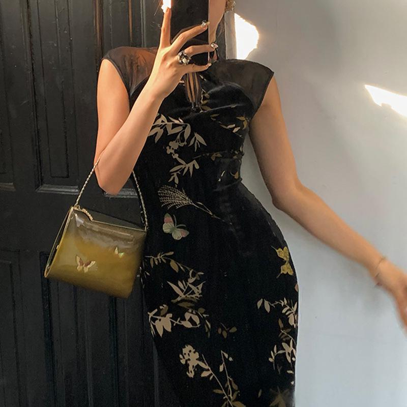 New Black & Gold Velvet Cheongsam: Retro Floral Bodycon Dress for Autumn/Winter XS золотой/чёрный
New Black & Gold Velvet Cheongsam: Retro Floral Bodycon Dress for Autumn/Winter XS золотой/чёрный