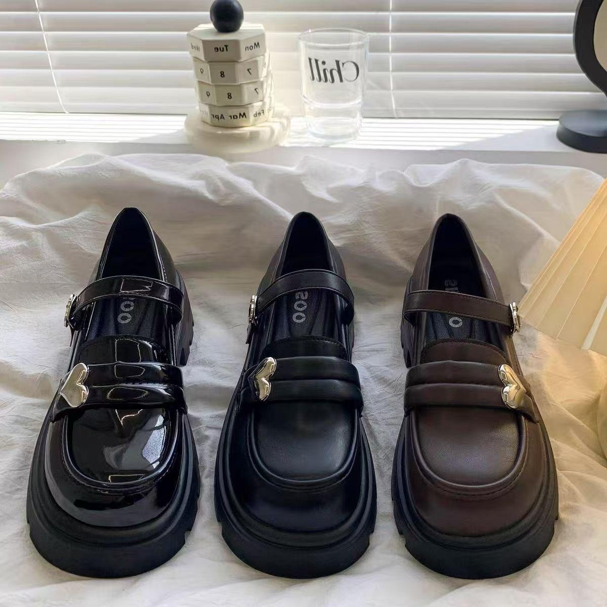 Thick sole heightening French shallow mouth single shoes women s 2025 spring and summer new retro with skirt Mary Jane small leather shoes women 40
Thick sole heightening French shallow mouth single shoes women s 2025 spring and summer new retro with skirt Mary Jane small leather shoes women 40