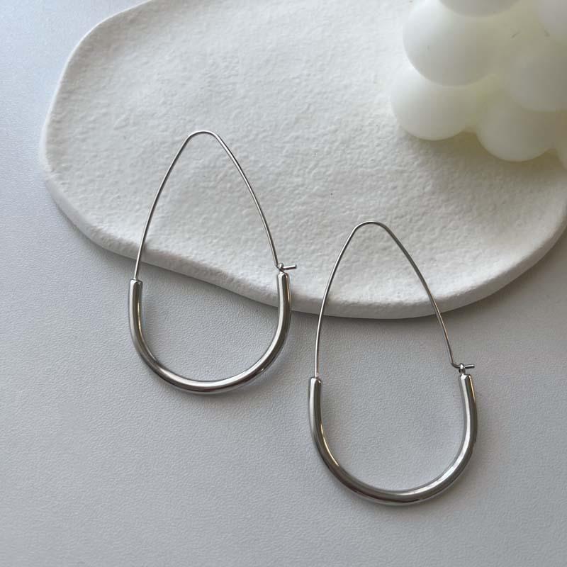 Minimally Pear Shaped Oval Earrings срібний
Minimally Pear Shaped Oval Earrings срібний