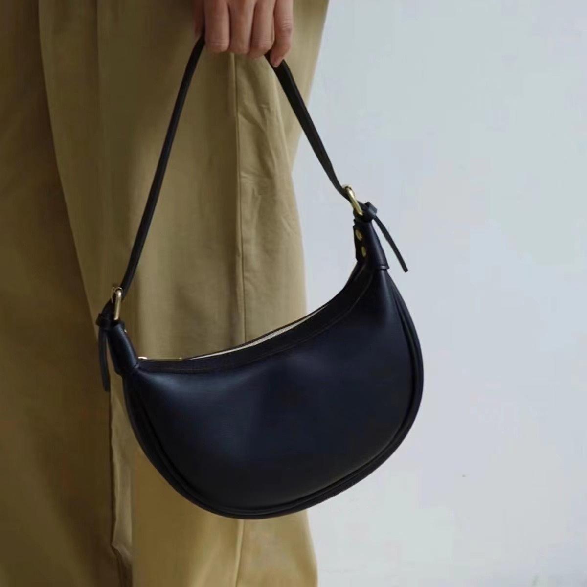 Design A Casual Commuting Crescent-shaped Bag, A Versatile and High-end Saddle Dumpling Bag That Can Be Carried Across The Body
Design A Casual Commuting Crescent-shaped Bag, A Versatile and High-end Saddle Dumpling Bag That Can Be Carried Across The Body
