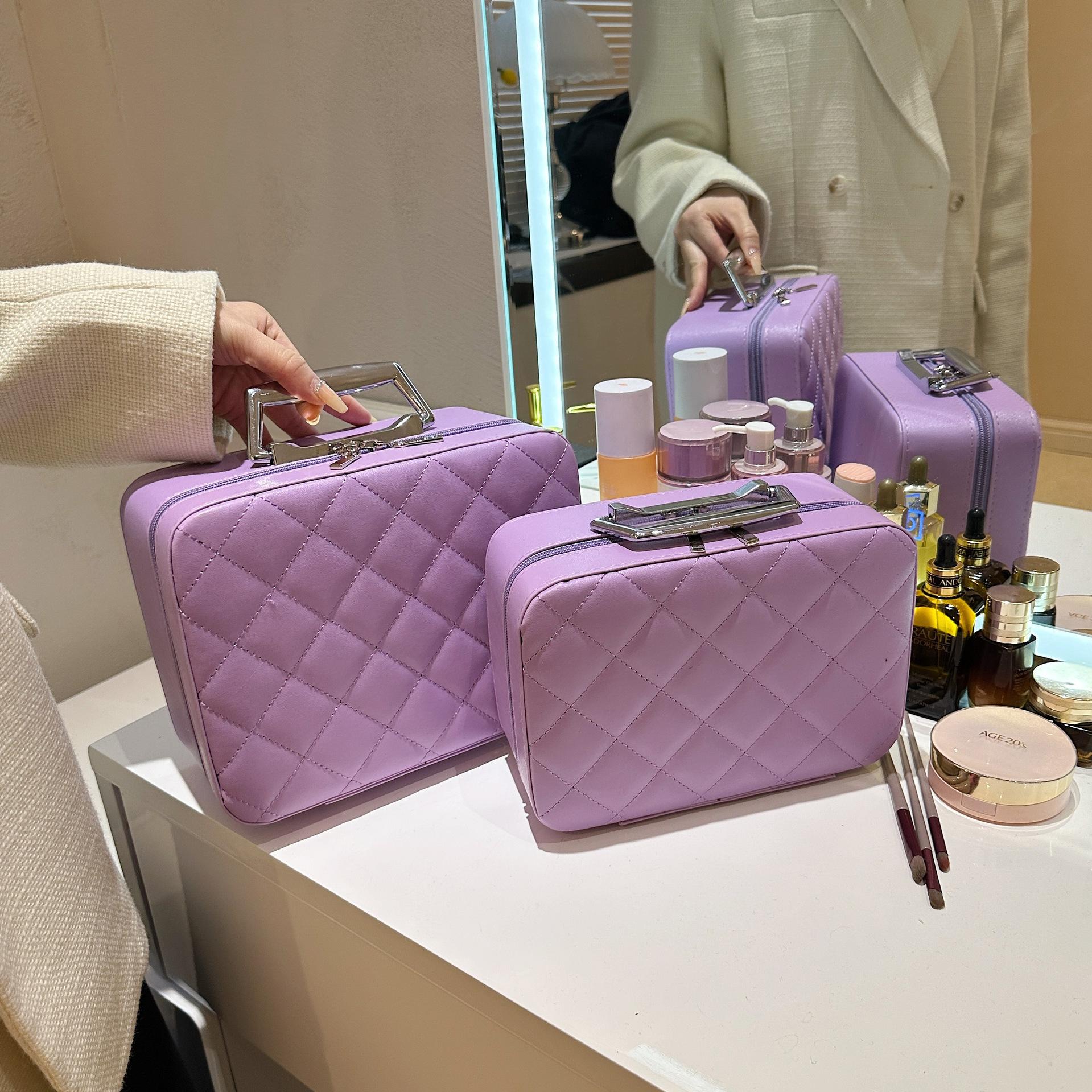 Leather Argyle Portable Women Cosmetic Bag Multifunction Waterproof Travel Storage Organize Handbag Female Mirror Makeup Case 22x10x16CM фіолетовий
Leather Argyle Portable Women Cosmetic Bag Multifunction Waterproof Travel Storage Organize Handbag Female Mirror Makeup Case 22x10x16CM фіолетовий