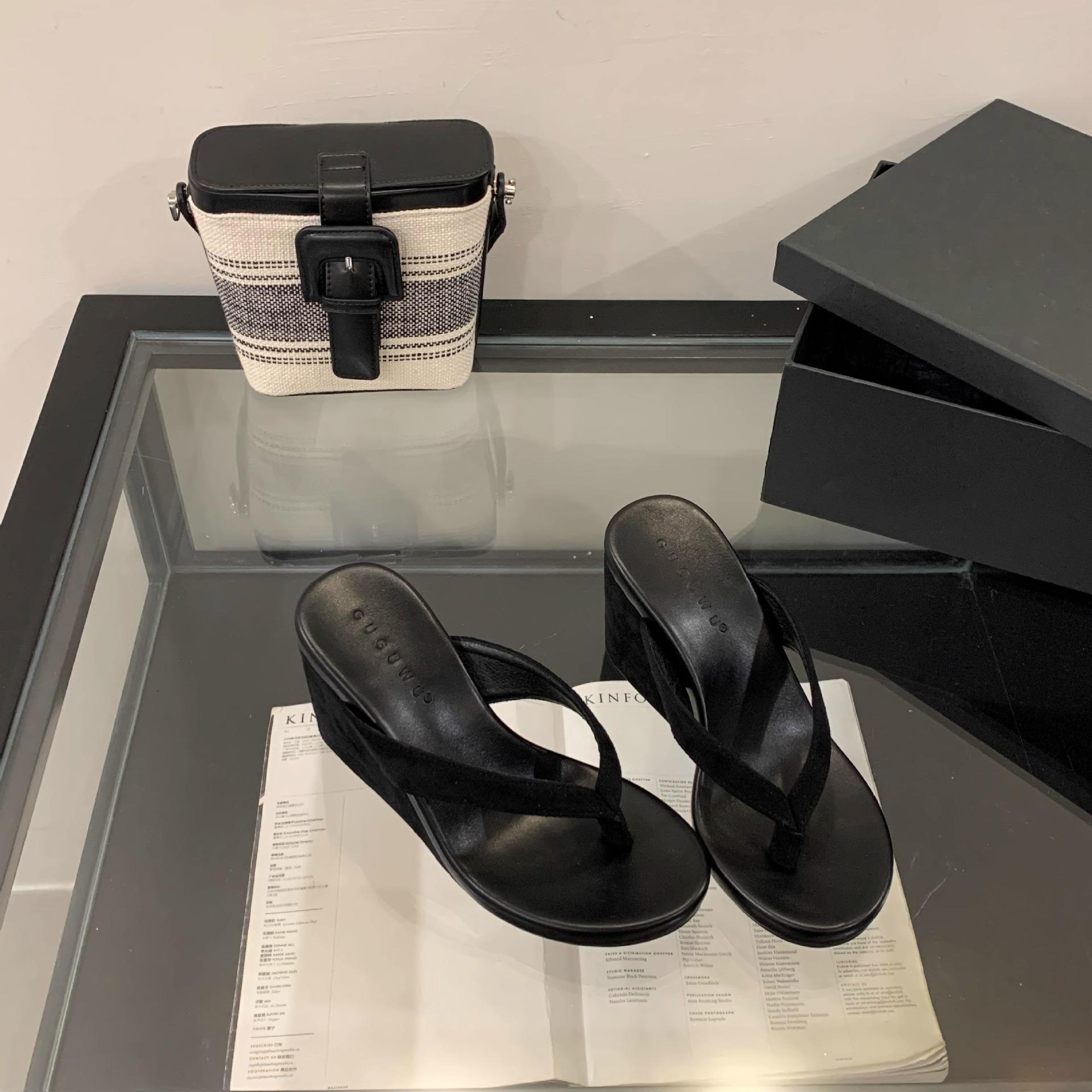 Small thick-soled wedge heels, thick-heeled Roman sandals, heightened leopard print pinch-on flip-flops for women s summer wear 40 чорний
Small thick-soled wedge heels, thick-heeled Roman sandals, heightened leopard print pinch-on flip-flops for women s summer wear 40 чорний