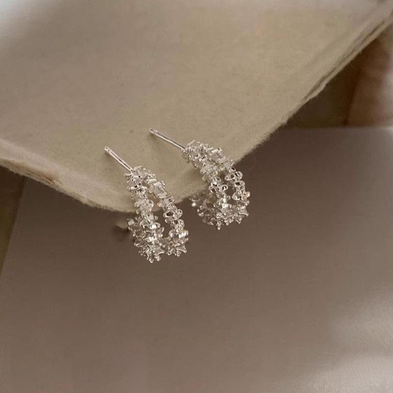 Double-layer broken silver C-shaped fringed stud earrings niche fashion cold wind earrings light luxury high-end earrings women
Double-layer broken silver C-shaped fringed stud earrings niche fashion cold wind earrings light luxury high-end earrings women