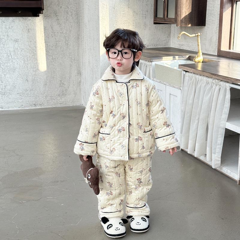 Плюшевая и утепленная зимняя пижама для мальчиков - стеганый костюм из двух частей 100cm
Плюшевая и утепленная зимняя пижама для мальчиков - стеганый костюм из двух частей 100cm