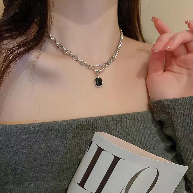 Шикарное жемчужное ожерелье на ключицу: Модный, высококачественный, стильный аксессуар для горячей девушки
Шикарное жемчужное ожерелье на ключицу: Модный, высококачественный, стильный аксессуар для горячей девушки