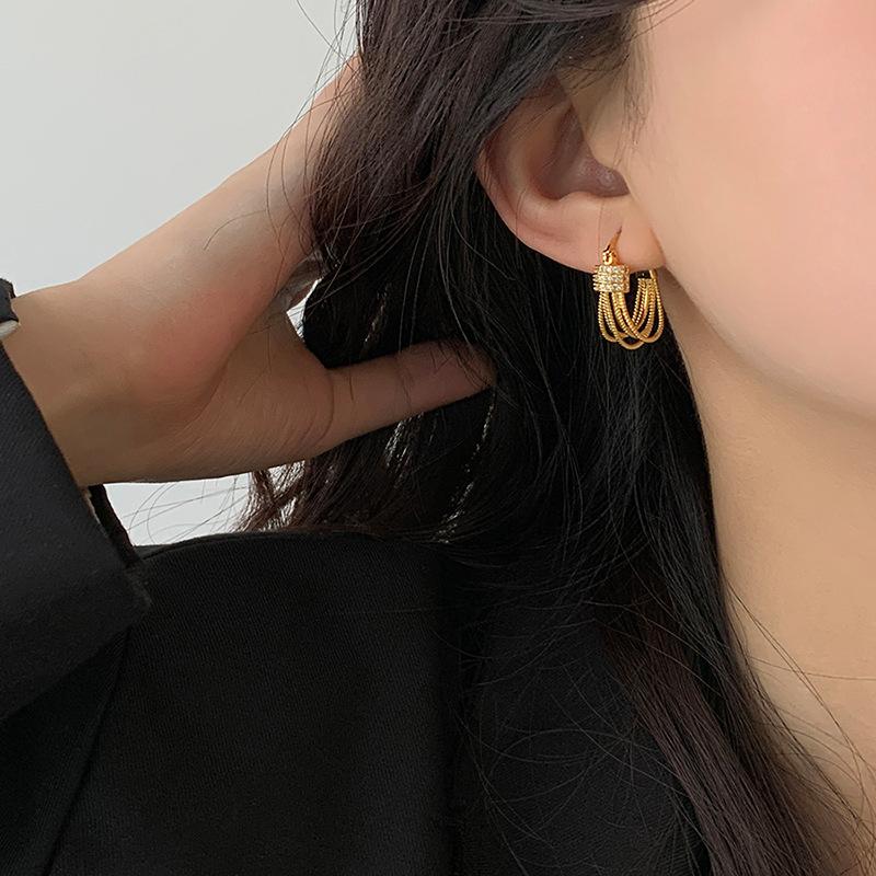 Geometric cascading zircon ear buckle individual cold wind temperament earrings light luxury earrings women
Geometric cascading zircon ear buckle individual cold wind temperament earrings light luxury earrings women