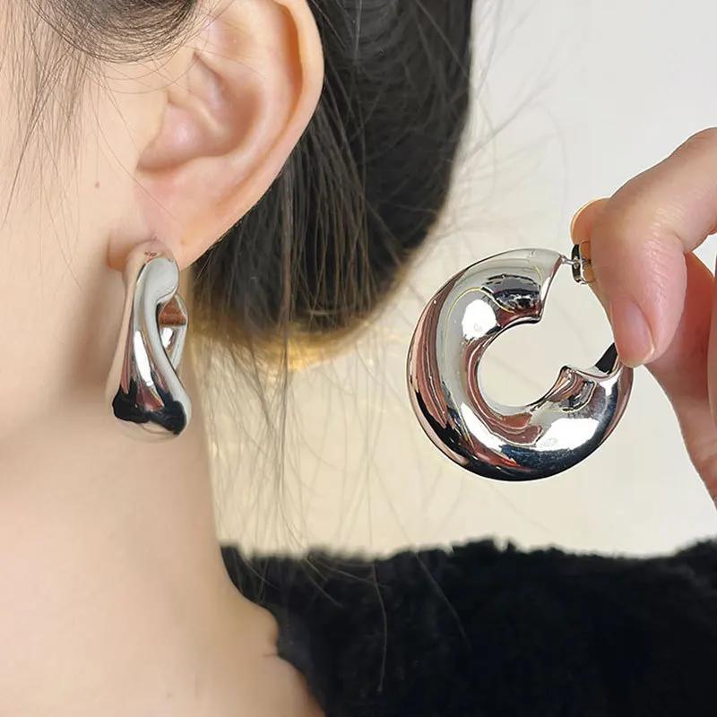 Fashion Trendy Irregular Geometry Shape C Circle Hollow Metal Hoop Earrings for Women Korea Stud Earrings Zircon Accessory Gift медный
Fashion Trendy Irregular Geometry Shape C Circle Hollow Metal Hoop Earrings for Women Korea Stud Earrings Zircon Accessory Gift медный