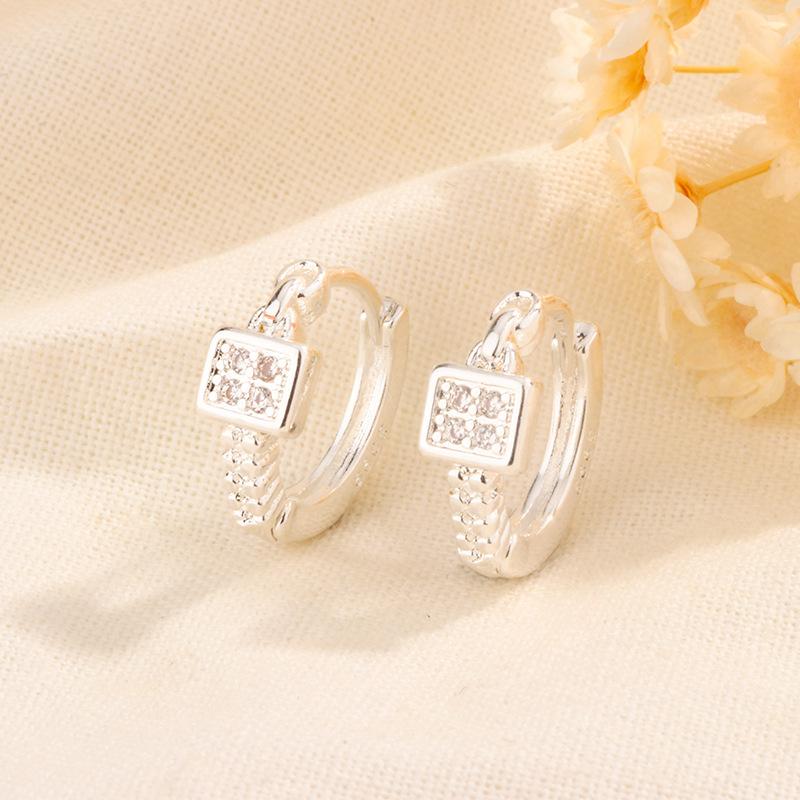 S925 Silver Square Crystal Hoop Earrings For Women Minimalist Chic Lightweight Luxury Elegant Fashion Jewelry
S925 Silver Square Crystal Hoop Earrings For Women Minimalist Chic Lightweight Luxury Elegant Fashion Jewelry