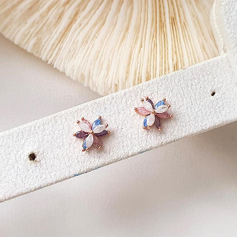 Mimini Flower Mini Earrings Cubic Women s Detail pink gold
Mimini Flower Mini Earrings Cubic Women s Detail pink gold