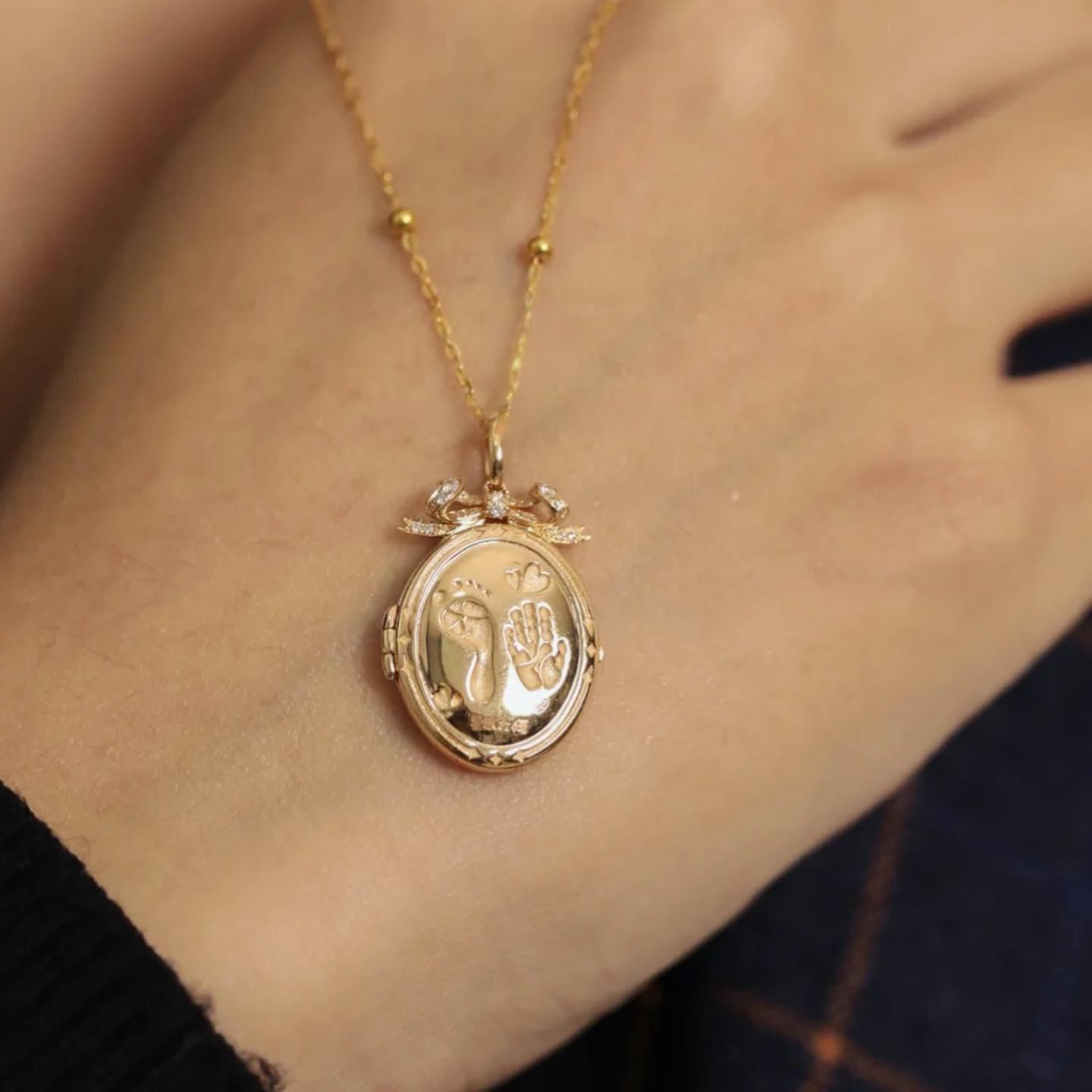Book Gift Box Bow Opening And Closing Pendant Necklace Exquisite Decoration Retro Light Luxury Daily Wear
Book Gift Box Bow Opening And Closing Pendant Necklace Exquisite Decoration Retro Light Luxury Daily Wear