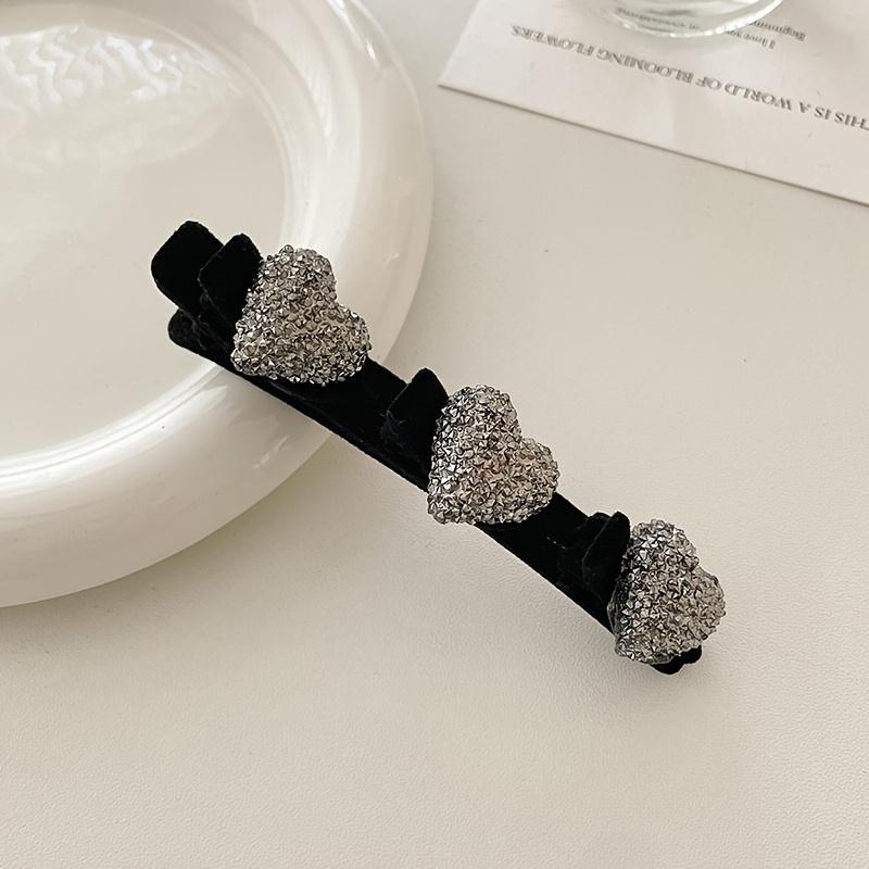 Rhinestone Hair Clips for Women, Lazy Hair Styling Tool, New Plush Hairpin Headwear for Autumn And Winter 2023, Front Duckbill Clip.
Rhinestone Hair Clips for Women, Lazy Hair Styling Tool, New Plush Hairpin Headwear for Autumn And Winter 2023, Front Duckbill Clip.