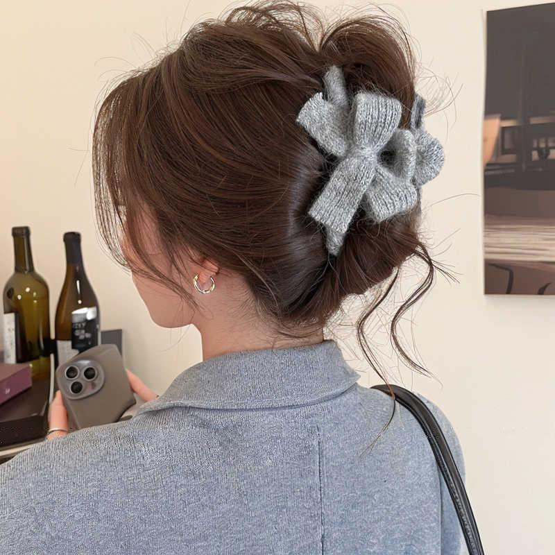Knitted Bow Hair Claw Clip High Quality Handmade Weave Plush Hair Crabs Shark Clips Autumn Winter Hair Accessories хакі
Knitted Bow Hair Claw Clip High Quality Handmade Weave Plush Hair Crabs Shark Clips Autumn Winter Hair Accessories хакі