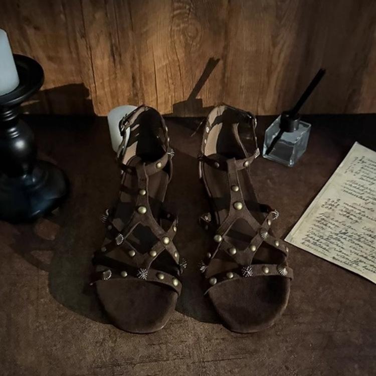 Retro ethnic style rivet open-toed flat-heeled sandals 2025 summer new European and American fashion Roman vacation shoes women 35
Retro ethnic style rivet open-toed flat-heeled sandals 2025 summer new European and American fashion Roman vacation shoes women 35