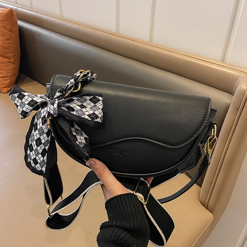 Новая женская сумка с бантом, дизайн с двойным плечевым ремнем из шелка, одноплечная, через плечо, женская сумка, сумка подмышку чёрный
Новая женская сумка с бантом, дизайн с двойным плечевым ремнем из шелка, одноплечная, через плечо, женская сумка, сумка подмышку чёрный