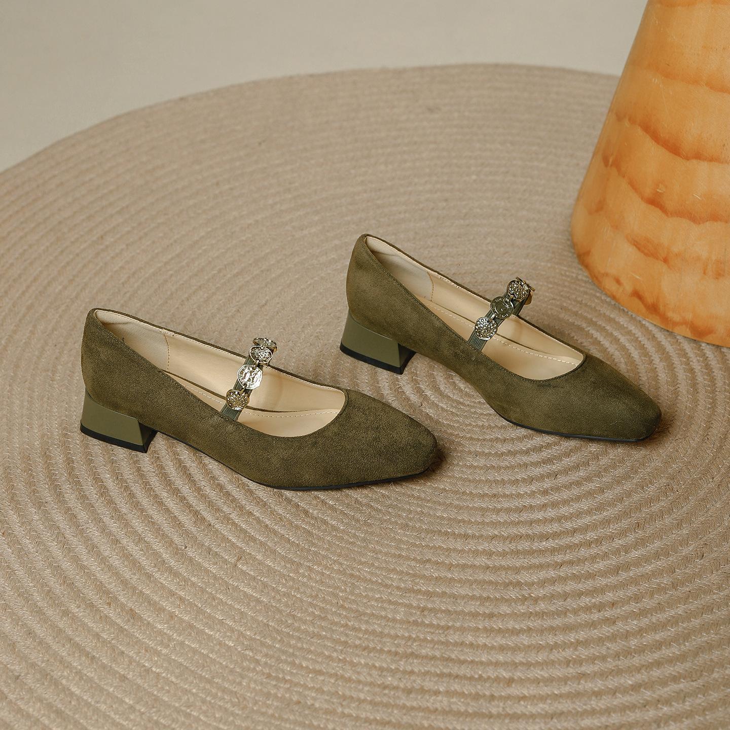 Туфли Мэри Джейн в стиле ретро с квадратным носком, новые на весну и лето 2025 года, удобные и универсальные, на толстом каблуке, с открытым верхом, туфли на высоком каблуке для женщин 40 зелёный
Туфли Мэри Джейн в стиле ретро с квадратным носком, новые на весну и лето 2025 года, удобные и универсальные, на толстом каблуке, с открытым верхом, туфли на высоком каблуке для женщин 40 зелёный