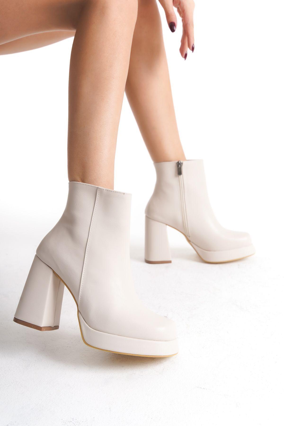 Женские современные шикарные модные женские сапоги на толстом высоком каблуке с боковой молнией на платформе
Женские современные шикарные модные женские сапоги на толстом высоком каблуке с боковой молнией на платформе