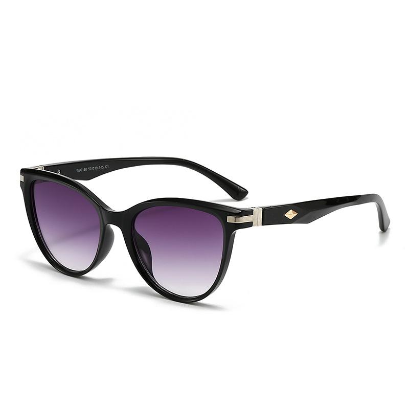 Новая квадратная оправа, модные и персонализированные украшения дужек, модные солнцезащитные очки, защита от солнца 372 серый
Новая квадратная оправа, модные и персонализированные украшения дужек, модные солнцезащитные очки, защита от солнца 372 серый