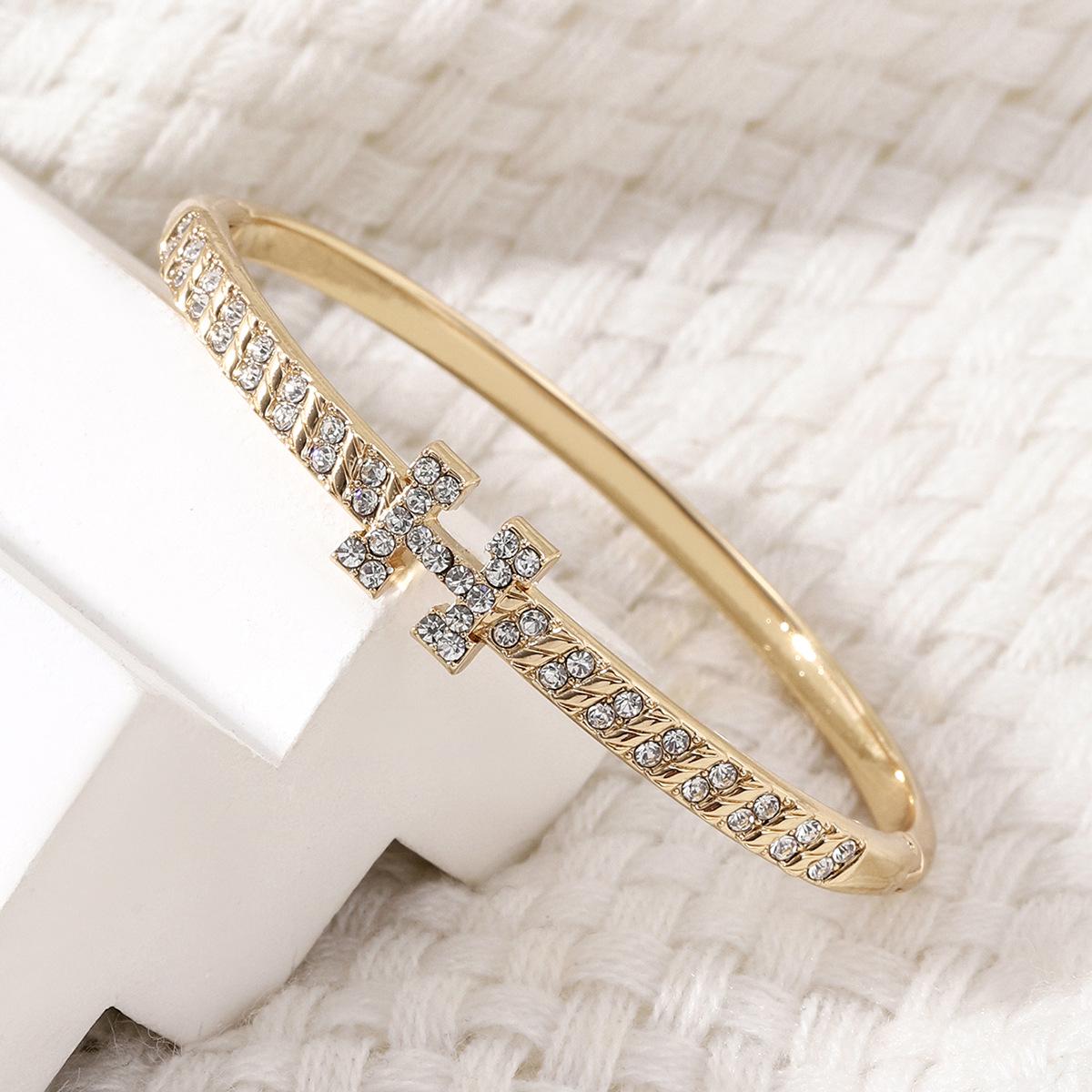 Elegant Korean Diamond-Studded Women s Bracelet - Versatile Luxury Jewelry
Elegant Korean Diamond-Studded Women s Bracelet - Versatile Luxury Jewelry