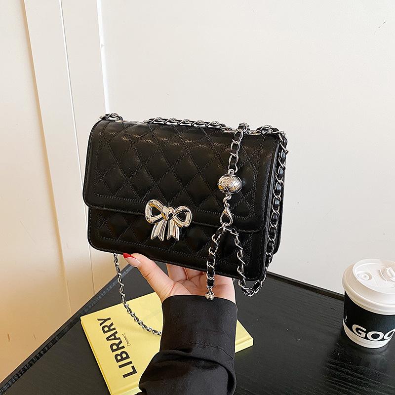 Niche shoulder bag women s summer new popular versatile messenger fashion diamond chain small square bag
Niche shoulder bag women s summer new popular versatile messenger fashion diamond chain small square bag