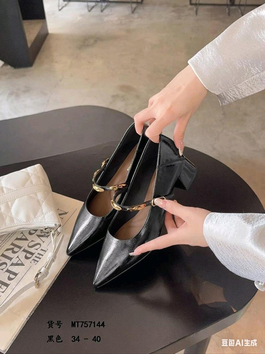 French Mary Jane shoes women s summer 2025 new pointed soft sole metal buckle one word with flat bottom versatile single shoes 35
French Mary Jane shoes women s summer 2025 new pointed soft sole metal buckle one word with flat bottom versatile single shoes 35