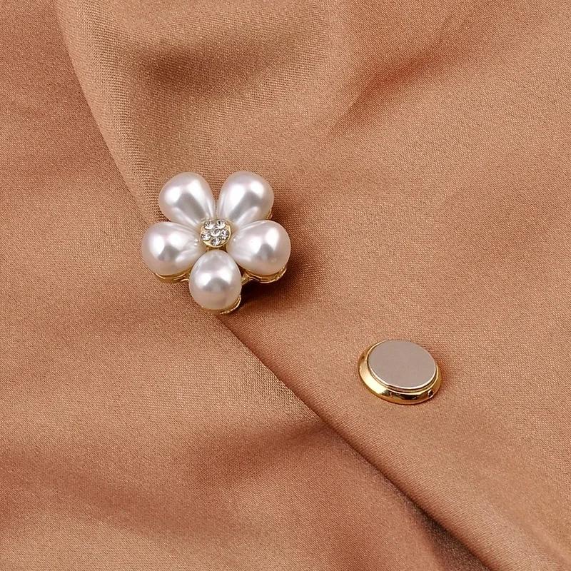 New Fashion Bee Magnet Brooch Pearl Rhinestone Flower Safe Hijab No Hole Pins Shirt Scarf Buckle Brooches for Women Accessories
New Fashion Bee Magnet Brooch Pearl Rhinestone Flower Safe Hijab No Hole Pins Shirt Scarf Buckle Brooches for Women Accessories