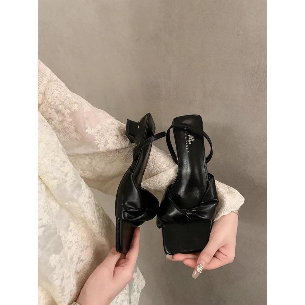 Французские серебряные туфли на высоком каблуке с сандалиями, летние туфли в стиле «Сказка» с квадратной головкой, римские туфли 39 чёрный
Французские серебряные туфли на высоком каблуке с сандалиями, летние туфли в стиле «Сказка» с квадратной головкой, римские туфли 39 чёрный