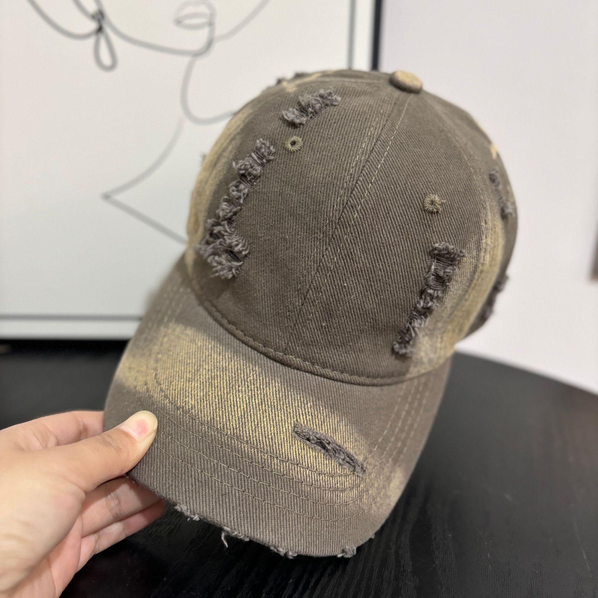 Outdoor small versatile men s trendy baseball caps women s sunscreen old sunshade peaked caps, broken holes, washed in spring and summer, big face M(56-58cm) темно-коричневого кольору
Outdoor small versatile men s trendy baseball caps women s sunscreen old sunshade peaked caps, broken holes, washed in spring and summer, big face M(56-58cm) темно-коричневого кольору