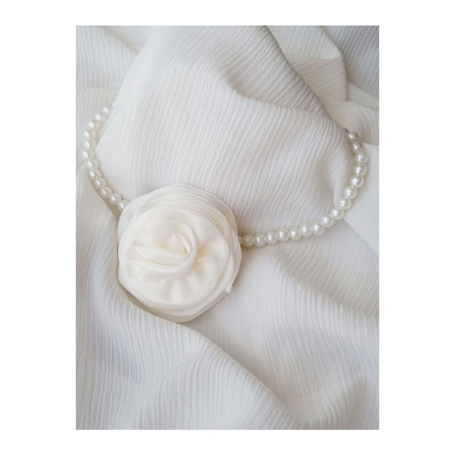 White Color Satin Flower Detail White Color Glass Inci Necklace - Bride, Wedding Accessory чорний
White Color Satin Flower Detail White Color Glass Inci Necklace - Bride, Wedding Accessory чорний
