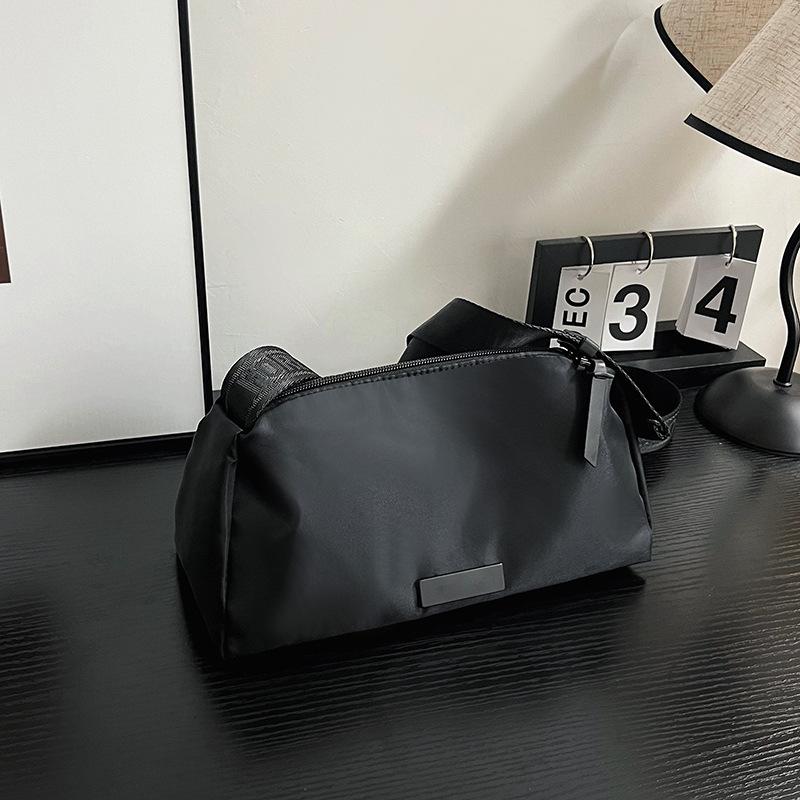 2024 летняя новая легкая сумка через плечо модная ретро сумка-мессенджер простая сумка для поездок на работу большая вместительная сумка-подушка чёрный