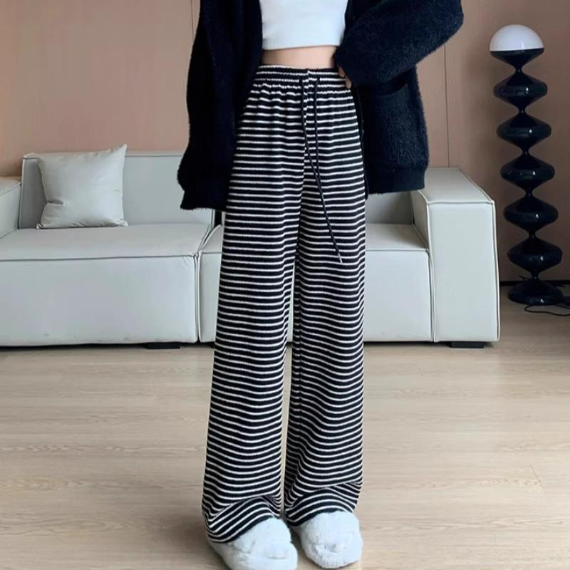 Women s High Waist Fleece-Lined Black & White Striped Wide-Leg Pants - Petite 150 Off-White Petite Spring Autumn
Women s High Waist Fleece-Lined Black & White Striped Wide-Leg Pants - Petite 150 Off-White Petite Spring Autumn