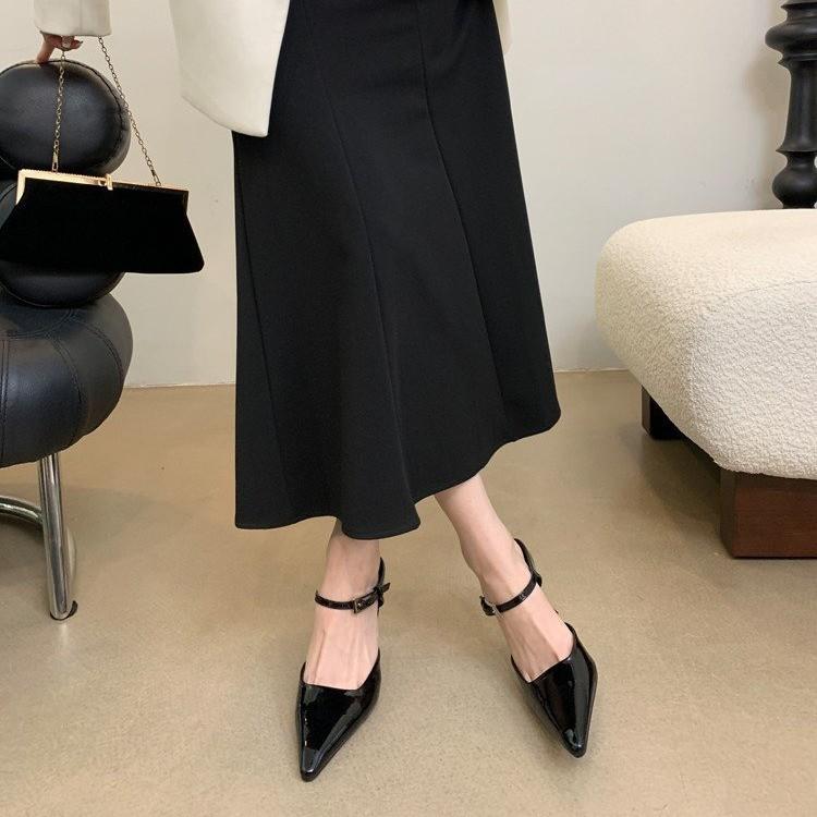 Patent leather pointed high heels women s 2024 spring one-word buckle with sandals stiletto middle heel bag head half-tow women s slippers 40 чорний
Patent leather pointed high heels women s 2024 spring one-word buckle with sandals stiletto middle heel bag head half-tow women s slippers 40 чорний