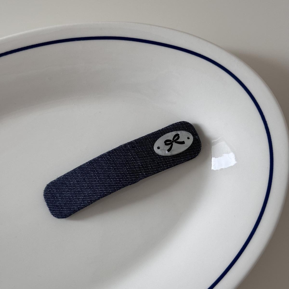 Red Heart Dark Blue BB Hair Clip: Simple Side Clip for Bangs, Cute Princess Style Hair Accessory.
Red Heart Dark Blue BB Hair Clip: Simple Side Clip for Bangs, Cute Princess Style Hair Accessory.