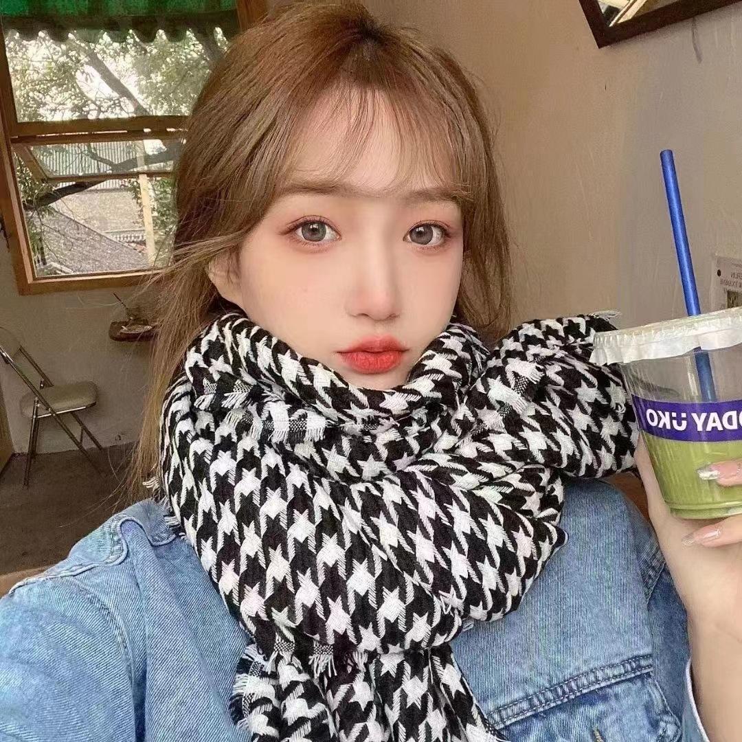Winter Contrast Houndstooth Tassel Scarf: Warm, Stylish, All-Match Korean Plaid for Couples and Women
Winter Contrast Houndstooth Tassel Scarf: Warm, Stylish, All-Match Korean Plaid for Couples and Women