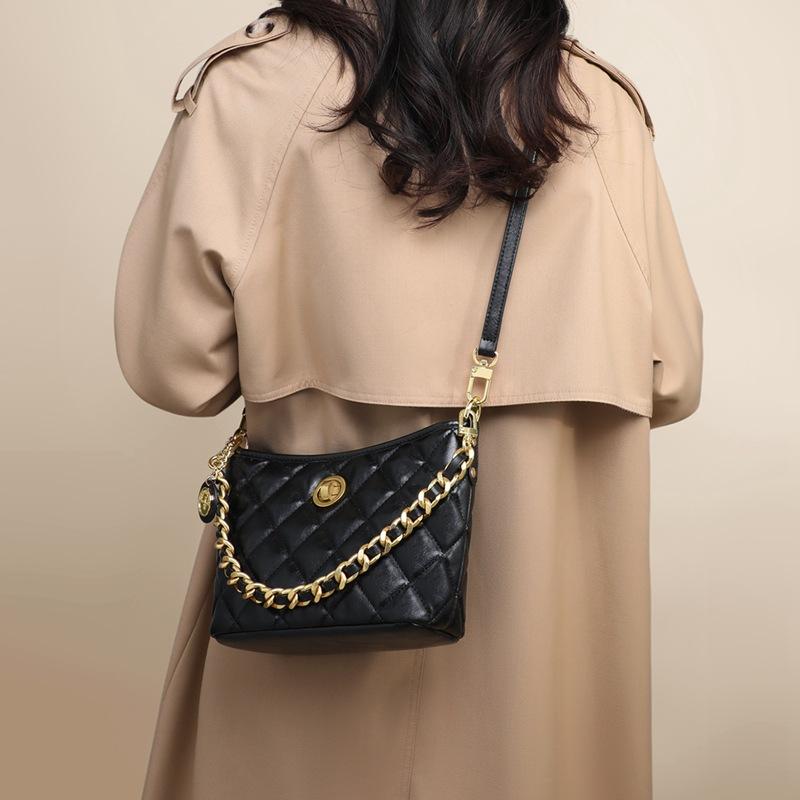 Bucket bag women s 2025 new summer high-end underarm shoulder bag diamond chain messenger bag luggage чорний
Bucket bag women s 2025 new summer high-end underarm shoulder bag diamond chain messenger bag luggage чорний